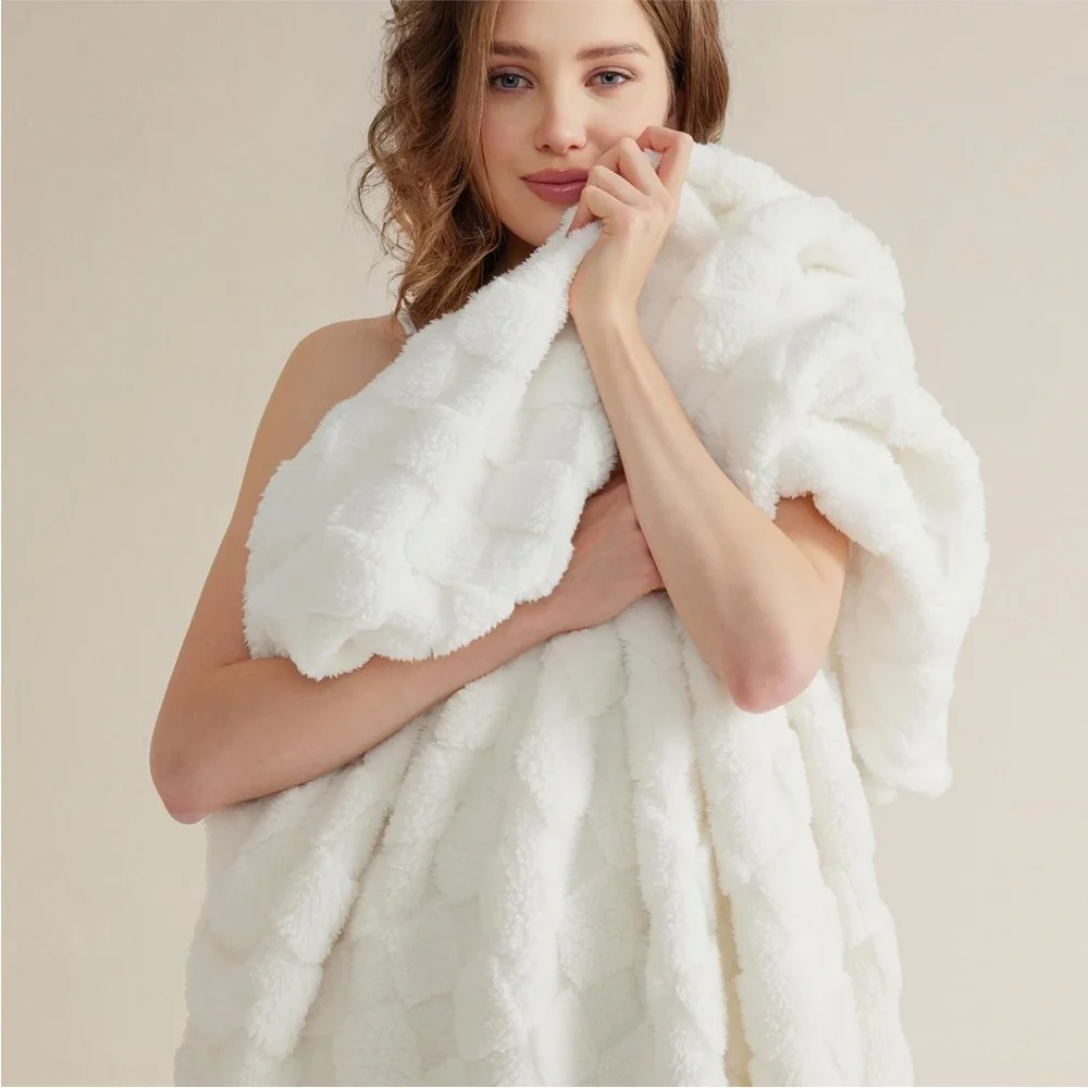 Luxurious White Fleece Cal King Blanket